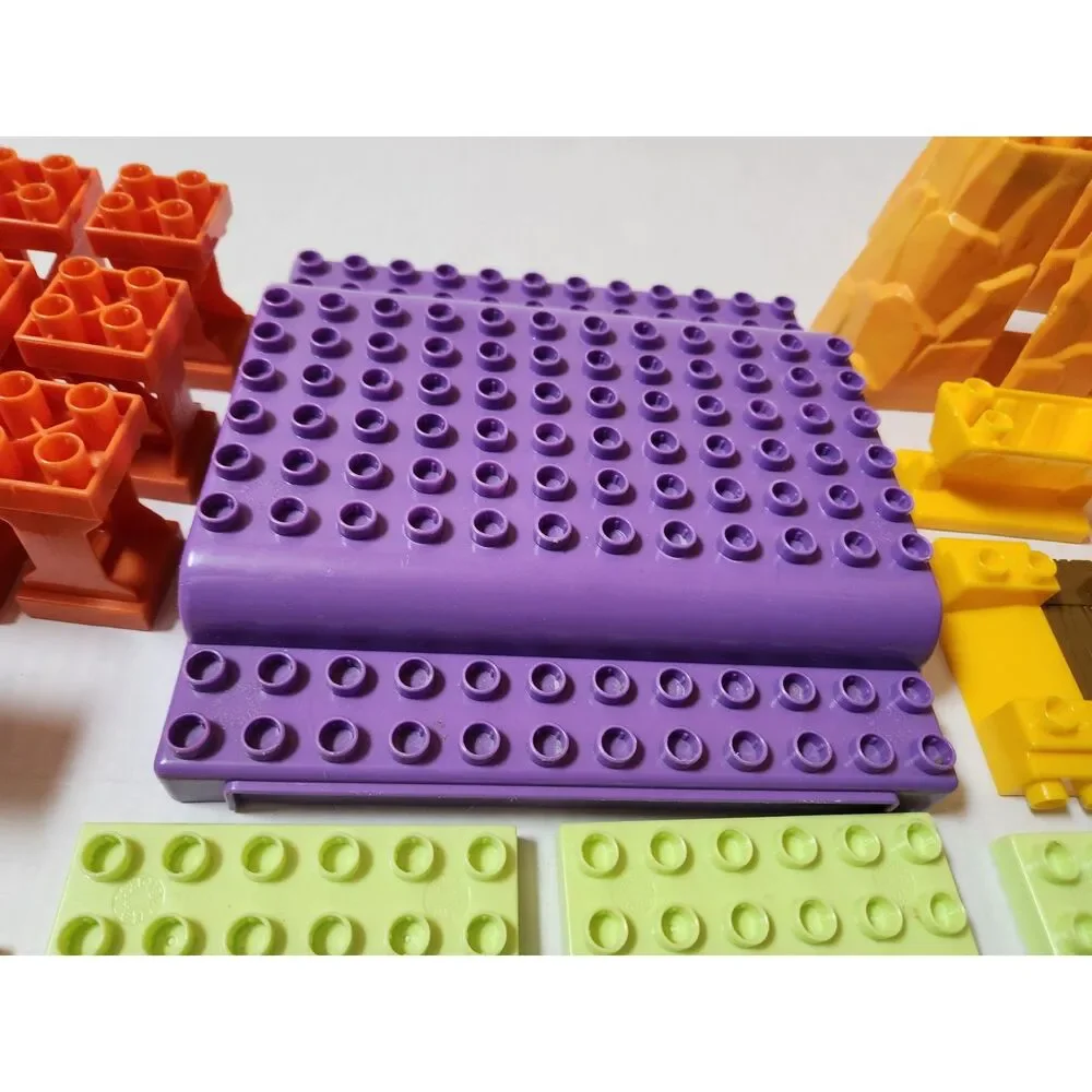 Mega Bloks Mixed Lot – Train Station & Building Pieces